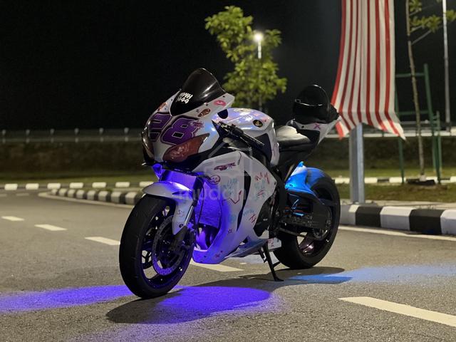 FOR SALE: Honda CBR1000RR SC59 - photo 2 of 10