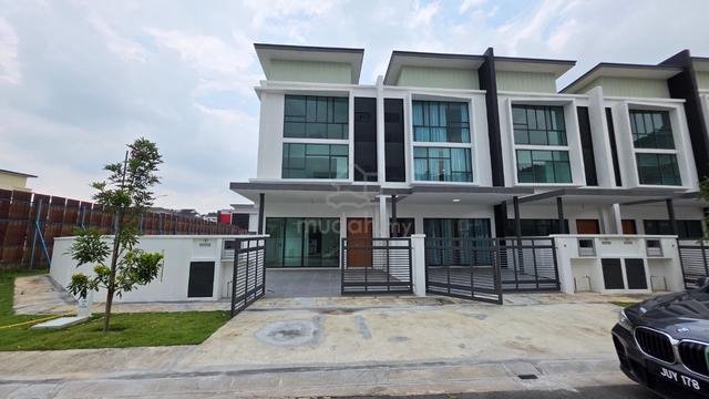New completed 2.5sty link house at Shah Alam U10 1