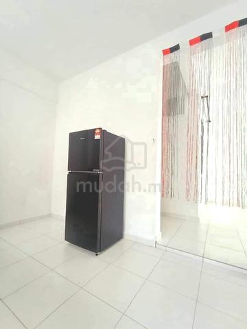 Larkin Master Bedroom Apartment room CiQ Jb bus stop have Carpark Nice 4