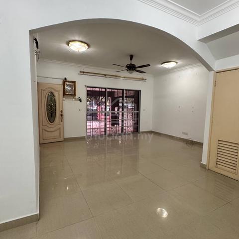 Hot Deal, Price Dropped House fo Sale USJ 22 Facing North and Open 5
