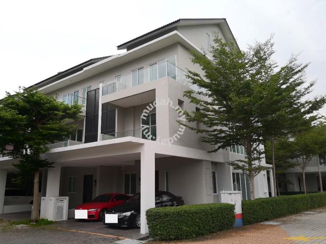Orange Villa Corner Lot with Empty land 1