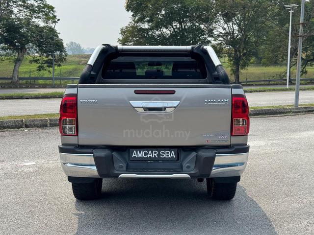 Toyota HILUX 2.4 L-EDITION FACELIFT (A) ONE OWNER - 3