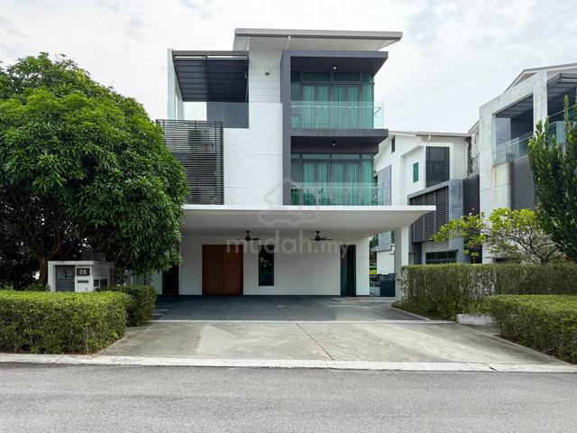 LUXURY BUNGALOW 🏡‼️ Private Lift + End Lot Cyberjaya 1