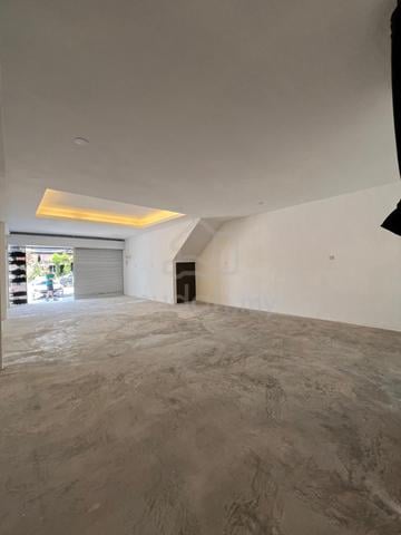 PADUNGAN GROUND FLOOR CORNER SHOPLOT FOR RENT At KUCHING 1