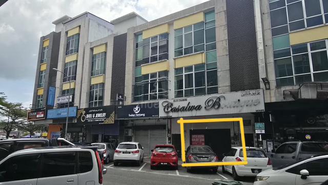 Dataran Austin Gong Badak , tingkat bawah 1