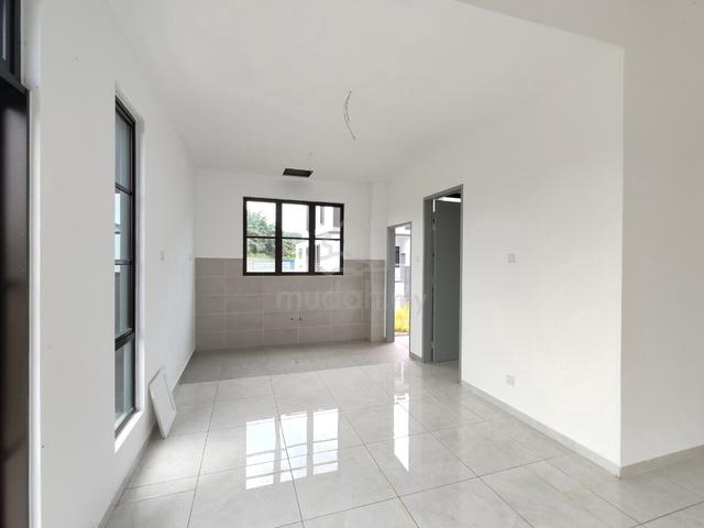 Kulai Marco Park Double Storey Corner With Land (Gated and Guarded) 5