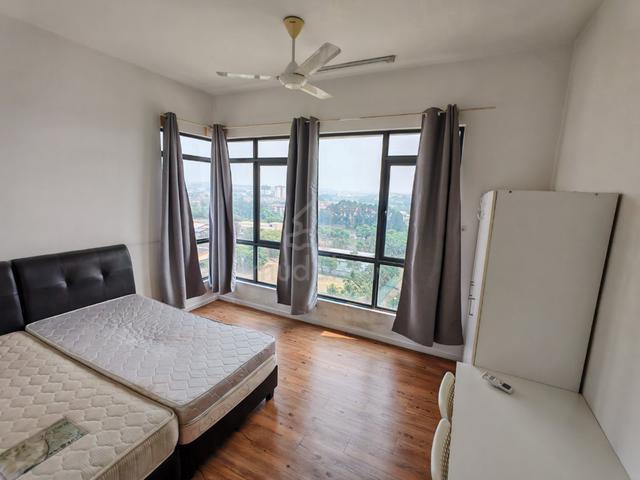 Paramount Utropolis Suites Master bedroom FF, UOW KDU Glenmarie 1