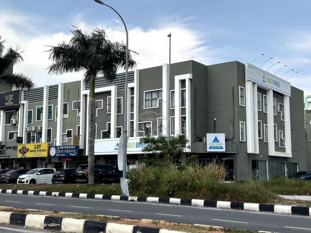 Manhattan Business Centre Pengkalan Ipoh Freehold 3 Storey Shop for Sa 1