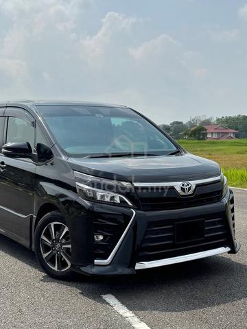 2020 Toyota VOXY 2.0 ZS KIRAMEKI II (A) - 2