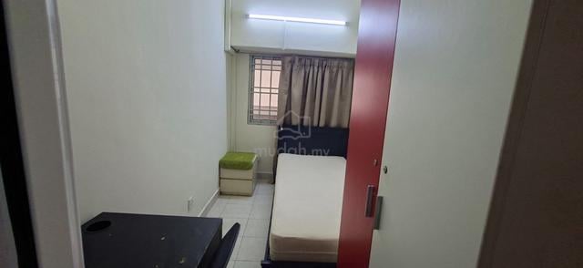 KOZY MALE Room, 5 mins walk to Paradigm Mall & 10 mins to SS7 LRT3 Stn 1
