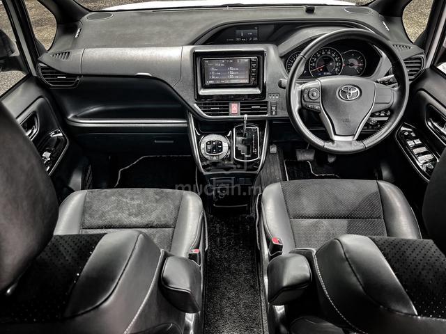 2020 Toyota VOXY 2.0 KIRAMEKI* 7 seater *5WARRANY - 5