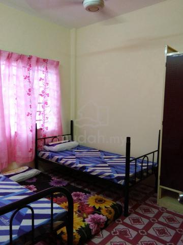 Wanita Muslimah Master Room dan Toilet 2 Minit LRT CEMPAKA 1