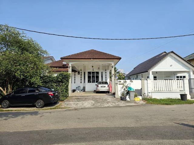 Bungalow Single storey Kampung Tun Razak Bukit Katil Melaka for sale 1