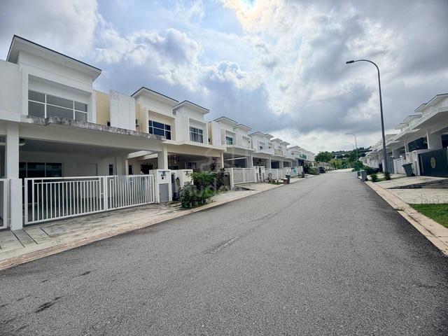 BANDAR SRI SENDAYAN Double Storey Terrace Ara Sendayan 20x75 Freehold 1