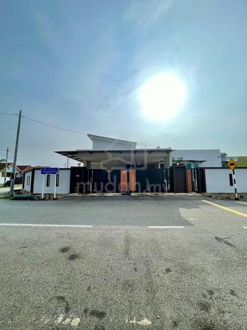 Semid corner lot saiz banglo sungai Karang Darat fully renovated 1