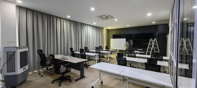 OFFICE SPACE WITH LIFT/AIRCOND AT BDC/CHAYI FOr RENT 1