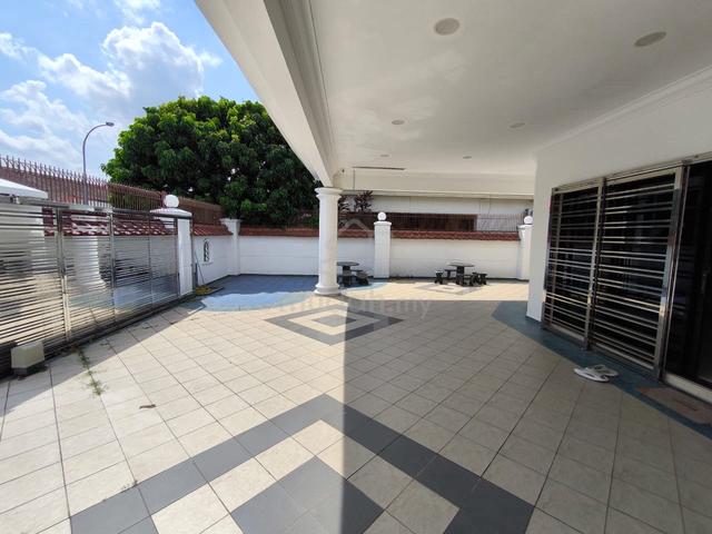 Bukit Indah Jalan Indah, 1 Storey Terrace House End Lot 3 Bed 2 Bath 1