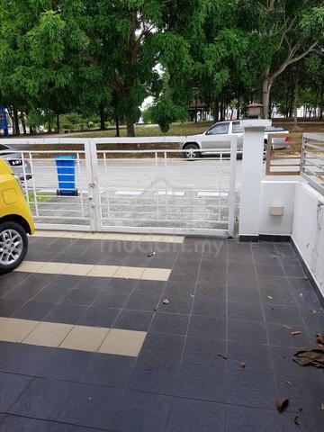 Setia Alam Corner House Rooms to Let - Ladies Only (REDUCED hurry!) 1