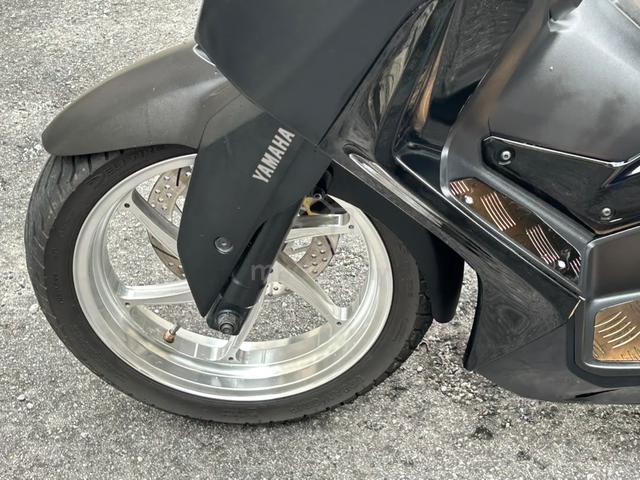 2024 YAMAHA XMAX X MAX X-MAX LIKE NEW PRO-FENDER s - photo 25 of 26