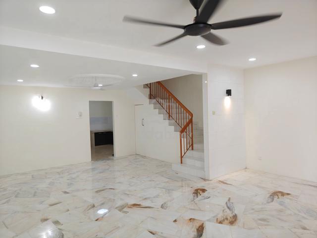 2 storey Terrace House For Rent in Saujana Puchong. Facing Garden 1