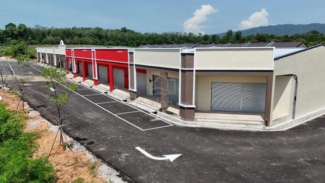 Kedai 1 Tingkat Di Tepi Jalan Utama Highway Machang ke K.Krai Kelantan 1