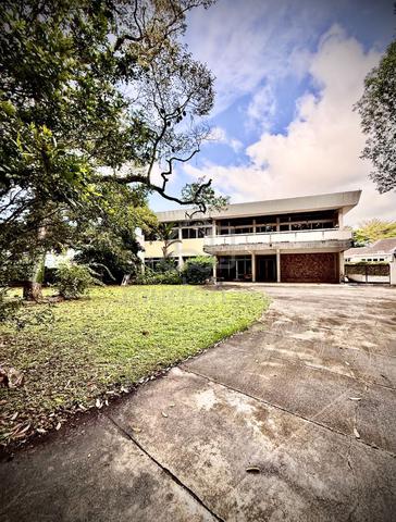 Double-Storey Bungalow on Expansive Grounds at Western Road 1