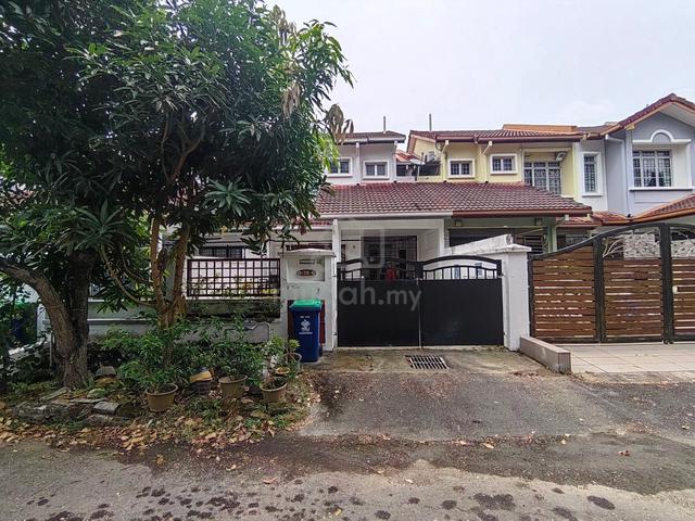 FACING OPEN Double Storey Jalan Putra Permai, Seksyen 10 Putra Heights 1