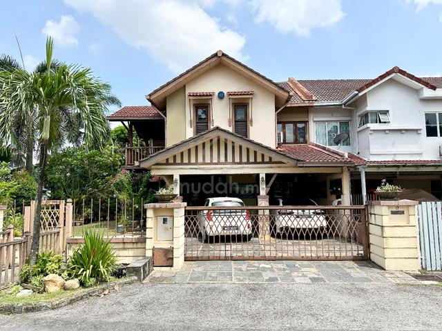 Fully Renovated Corner Double Storey Putra Heights 1
