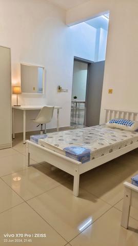 Sharing Master Room To Rent The Wharf Residence(Female Only) 1
