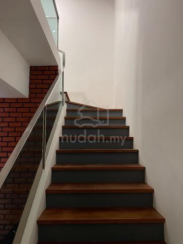 Stephen Avenue renovated 3 storey corner terraced house. 5