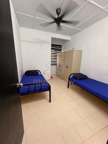 Bilik Sewa Master Bedroom Sharing 10min to KLIA 1