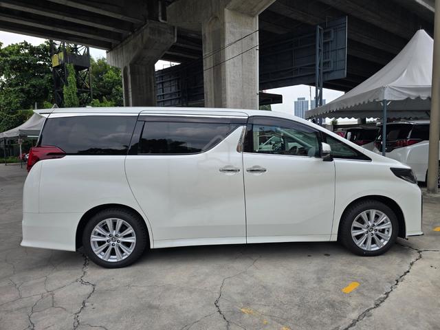 2023 Toyota ALPHARD 2.5 S 8 Seat 4.5B/28k Sunroof - 2