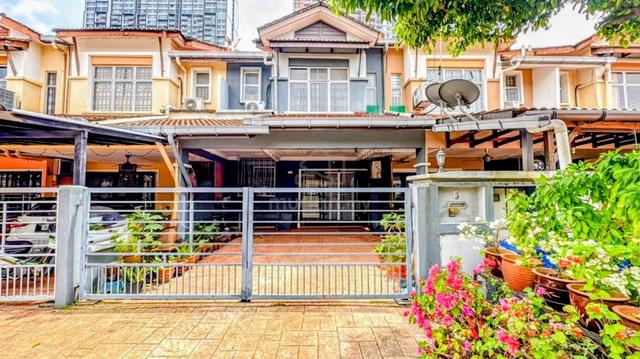FULLY RENO 22X70 🔥 2 Storey Terrace Jalan Plumbum Seksyen 7 Shah Alam 1
