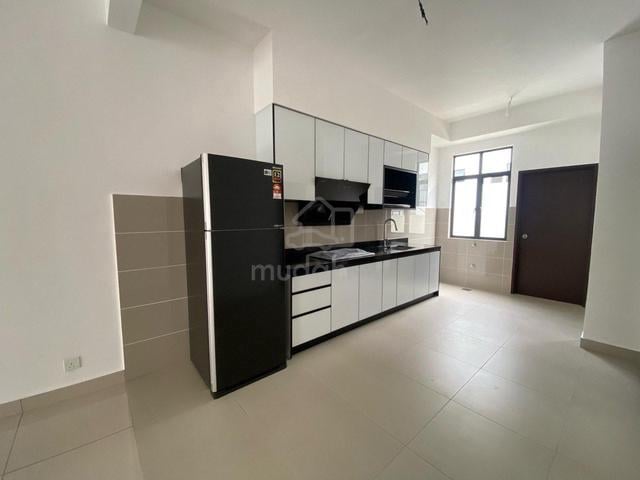 Bumi lot,Ready Unit Double Storey with kitchen cabinet,TOWN area! 4