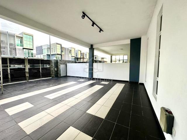 Nusa Sentral @ Iskandar Puteri 3 Storey Super Link House 7 Bed 6 Bath 1