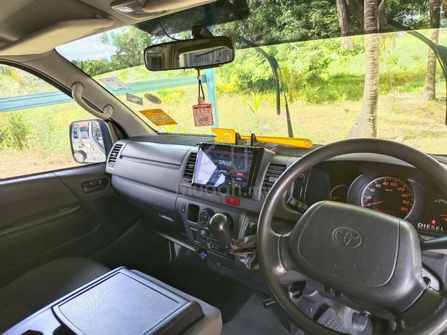 Toyota Hiace Highroof - 3