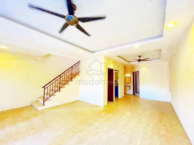 Teres 2 Tingkat Taman Seri Dagang, Banting Untuk Dijual | Open Facing 1