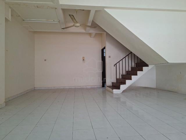 Kuantan Jalan Lim Hoe Lek Double Storey House FOR RENT 1