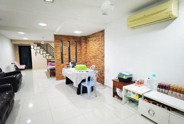 FACING OPEN RENOVATED Double Storey House Serdang Jaya Seri Kembangan 1