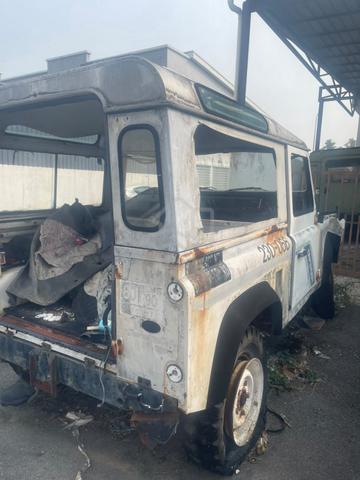 D90 Land Rover DEFENDER 2.5 (M) 1991 - 5