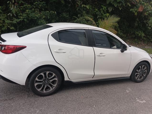 2015 Mazda 2 1.5 VR FACELIFT (A) - 3