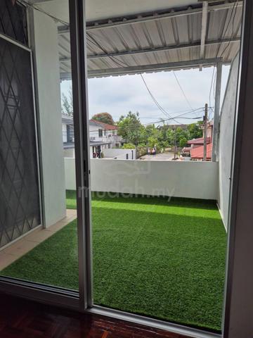 (ROOMS) Live in style in a quiet, serene neighborhood behind Maybank 1