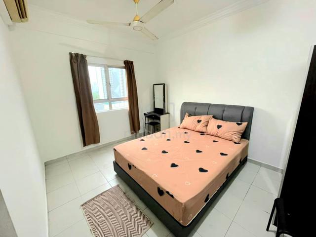 Suria Jelatek Room to let 1