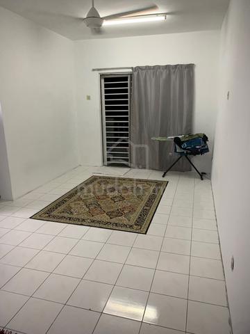 Medium room for rent 1