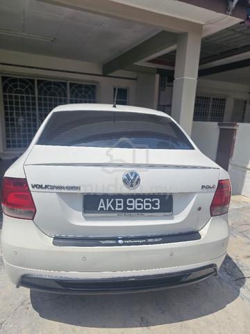 volkswagen Polo Sedan 1.6 year 2015 - 2