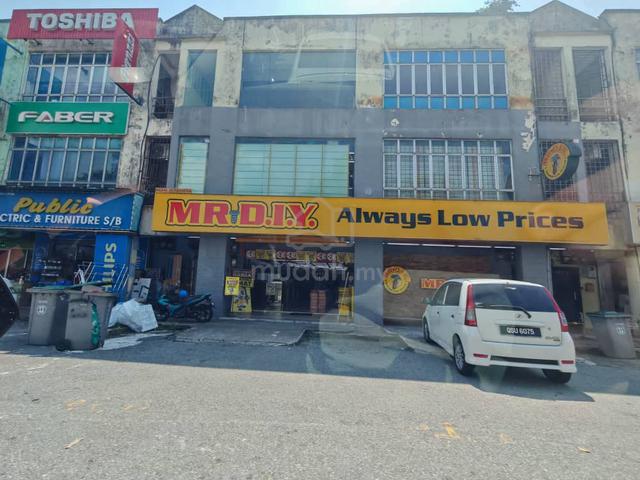 Taman Teratai - 3 Storey Shoplot 4