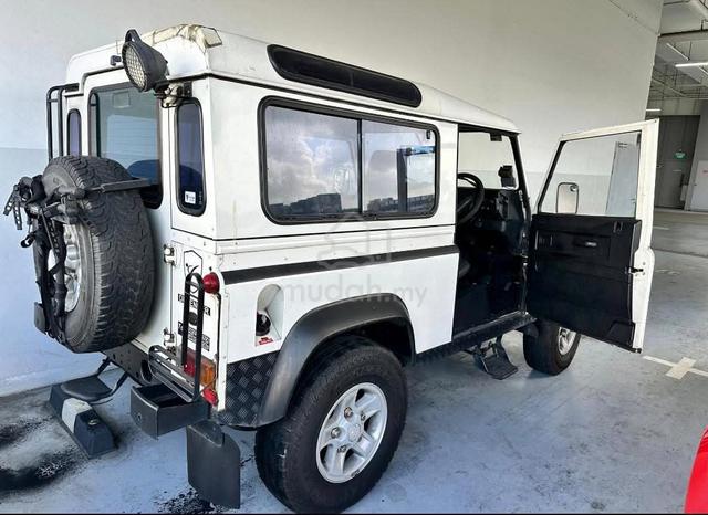 2002 Land Rover DEFENDER 2.5 110SW (M) - 2