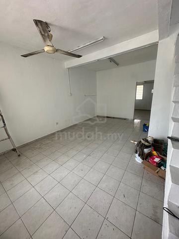 Rumah sewa End Lot Kampung Idaman, Pandamaran 1