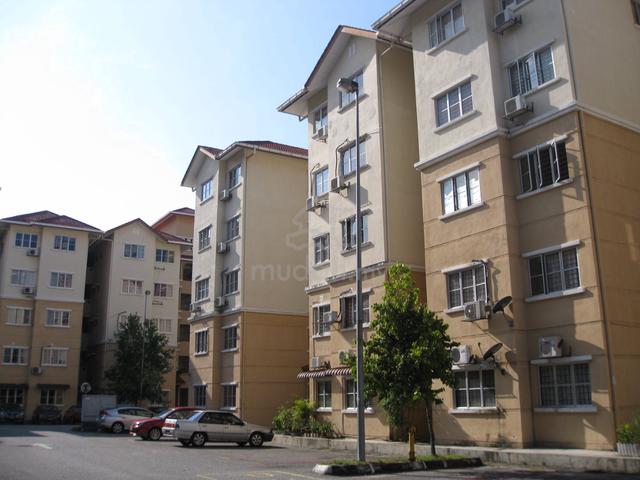 Medium Room Nice n Peaceful @ Sri Ara Damansara LRT Lotus Oasis 1