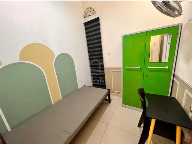 Bilik Lelaki Paka Untuk Disewa 1